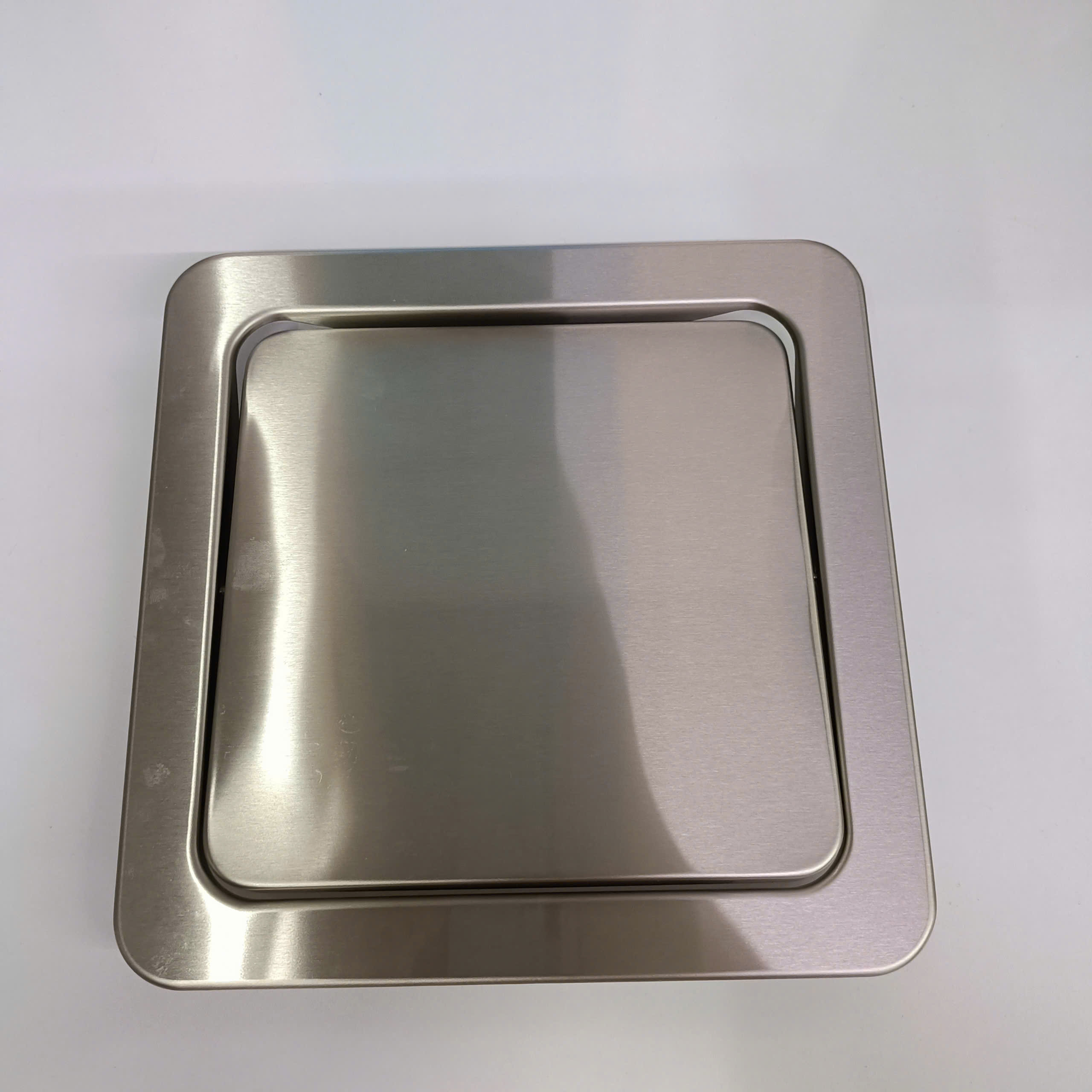 nap-thung-rac-inox